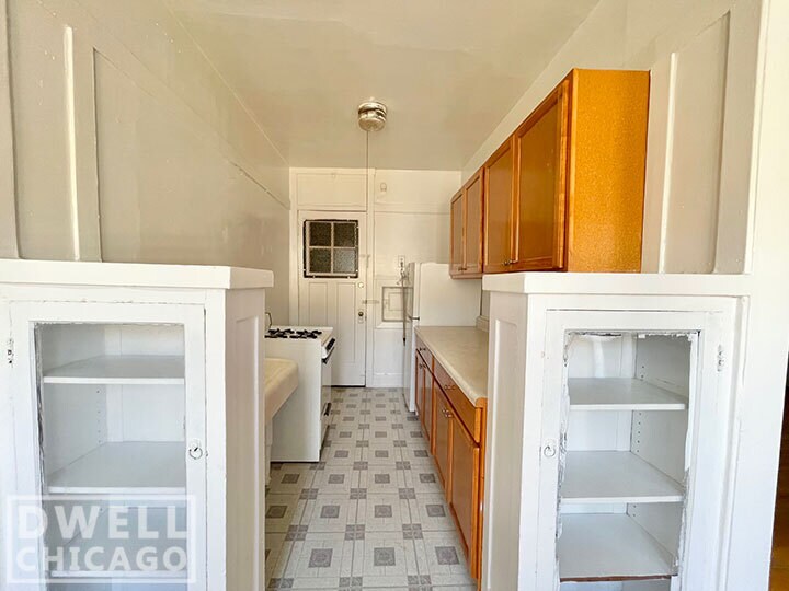 Building Photo - 6538 N Lakewood Ave