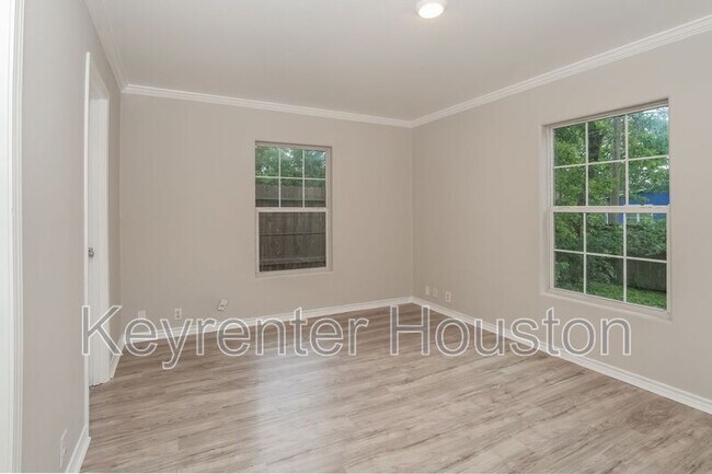 Building Photo - 829 Marjorie St