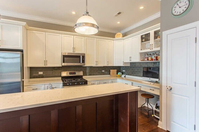 Building Photo - 1845 S State St