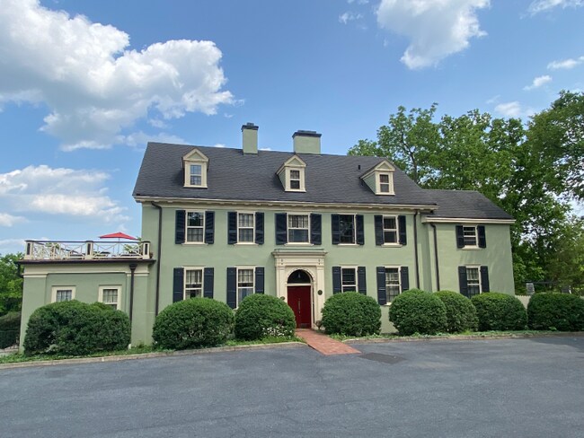 Building Photo - 2 Waverley Green