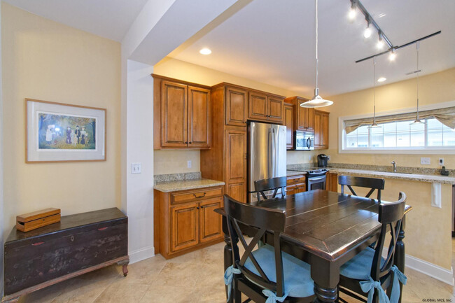 Building Photo - 108 Valley Pointe Dr