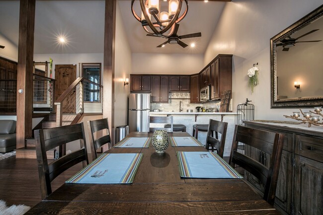 Building Photo - Gorgeous Lake View Condo