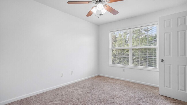 Building Photo - 4006 Clinton Ln