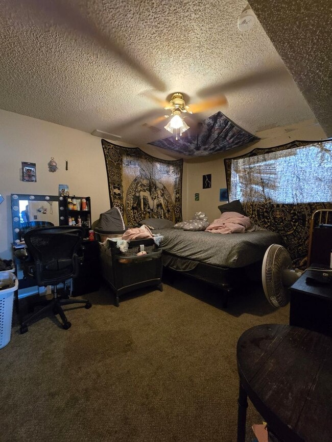 Building Photo - Duplex in Country setting! New paint and flooring!