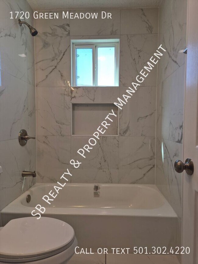 Building Photo - 1720 Green Meadow Dr