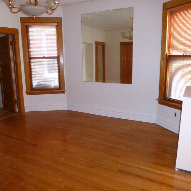 Dining Room - 2216 W Giddings St