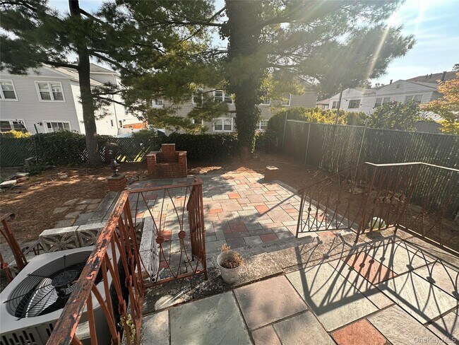 Building Photo - 15-83-83 208th Pl