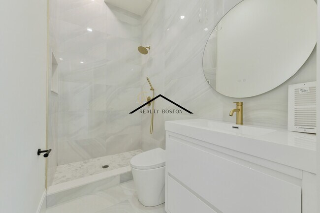 Building Photo - 132 Marginal St