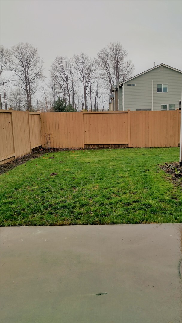Building Photo - Spacious Fife 3 Bedroom with Fenced  Yard!