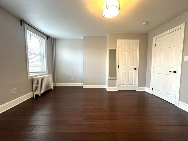 Building Photo - Stunning 4-Bedroom Townhome in the Heart of Fishtown! Available NOW!
