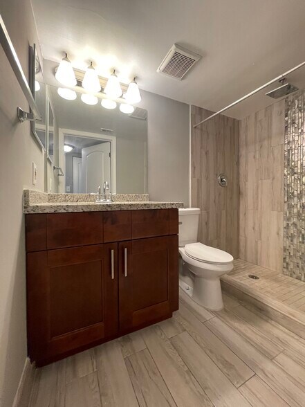 Building Photo - 5200 NW 31st Ave