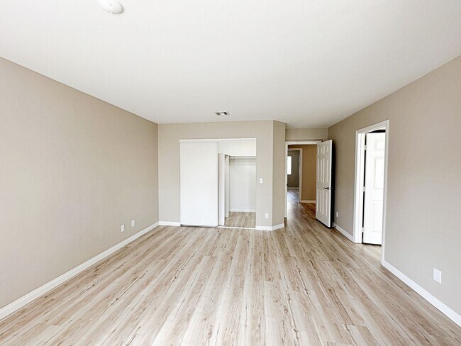 Building Photo - REMODELED 3 BEDROOM HOME IN SOUTH SHORES