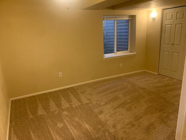 Building Photo - Gorgeous 7 Bed/3.5 Bath Home for Rent in C...