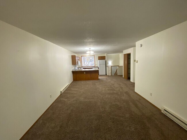 Building Photo - 3-Bed, 2-Bath Townhome - 2 Months Free on a 12-Month Lease!