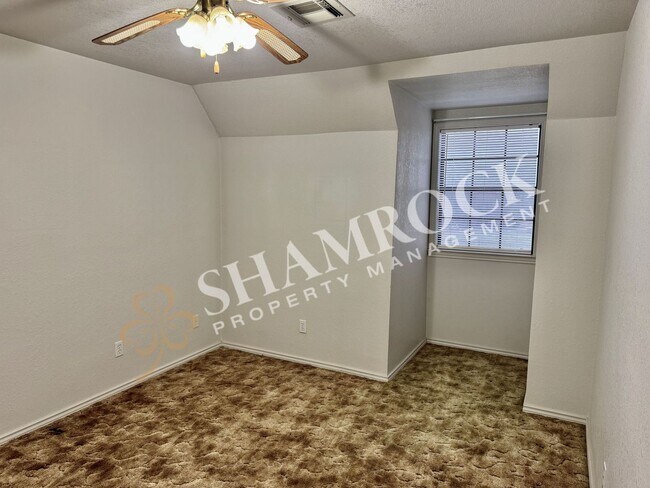 Building Photo - Spacious 3/2 in Lorena