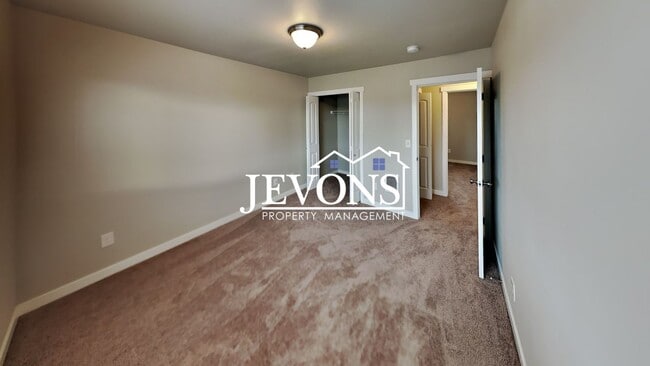 Building Photo - $500 Off on the First Month!! Enchanting 2020-built single-family home in Yakima