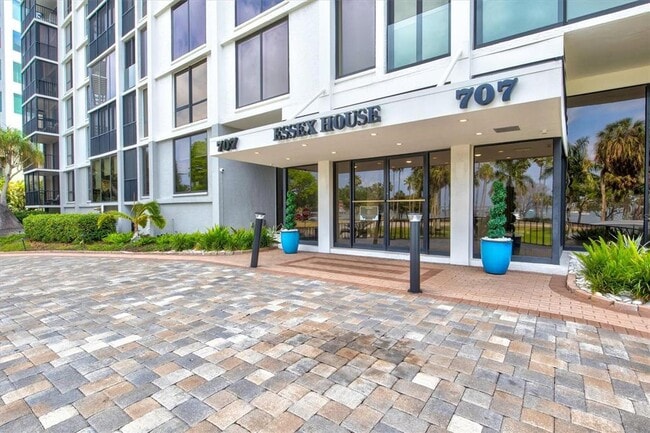 Building Photo - 707 S Gulfstream Ave