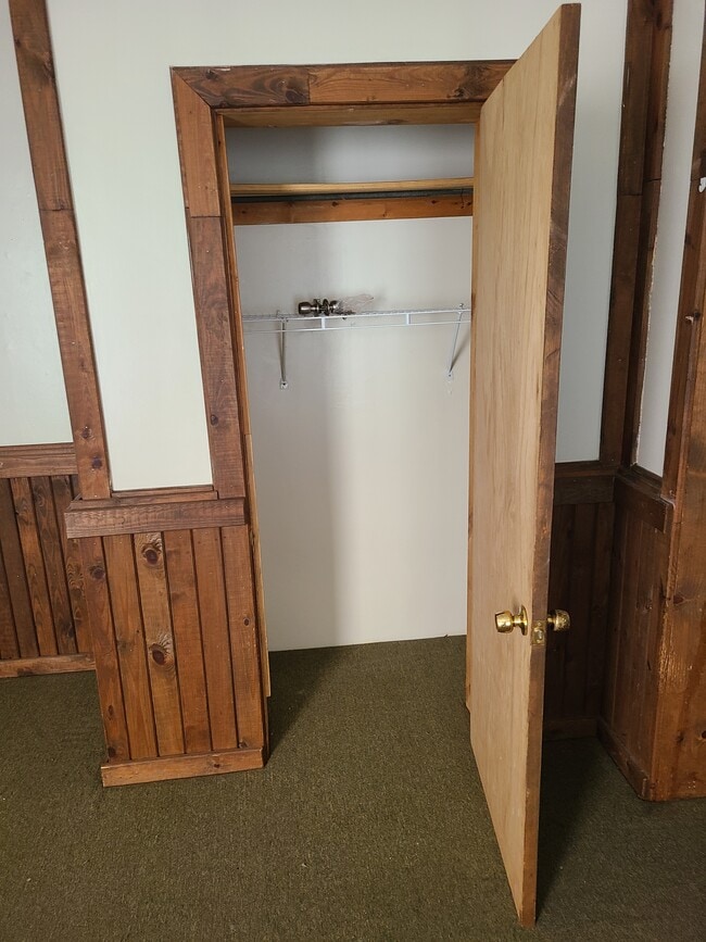 Building Photo - 1008-1 Lincoln Ave