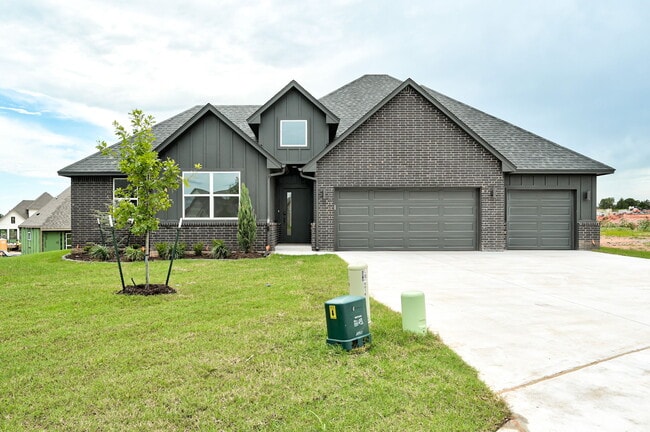 Building Photo - 6016 Kinnick Dr