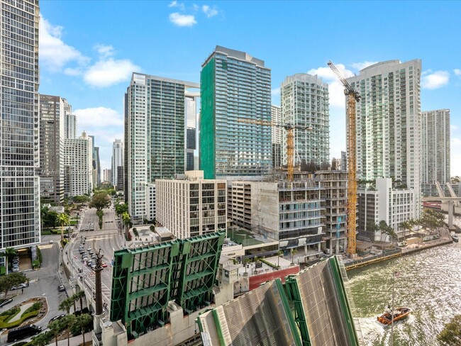 Building Photo - 200 Biscayne Blvd Way