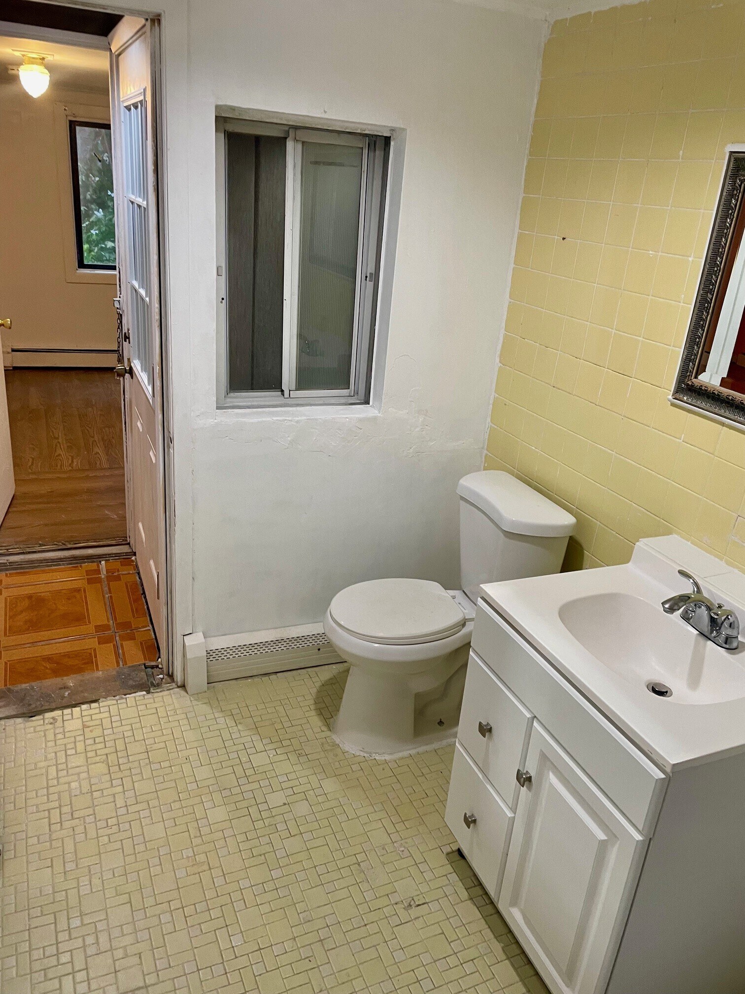 Bath - 1077 Martinstein Ave