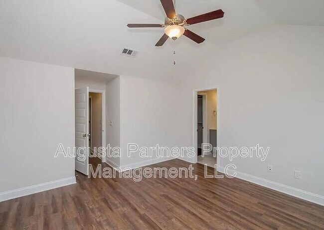 Building Photo - 335 Sumac Trail