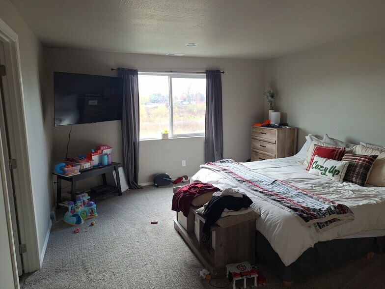 Master Bedroom - 4140 Furlong Ave SE