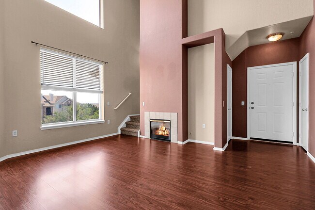 Building Photo - $1,695, 2-bed, 1.5 bath located in Aurora with a 1 car detached garage