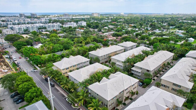 Building Photo - 105 E Coda Cir