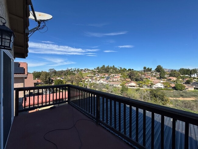 Building Photo - 4 Bedroom house with pool and amazing views