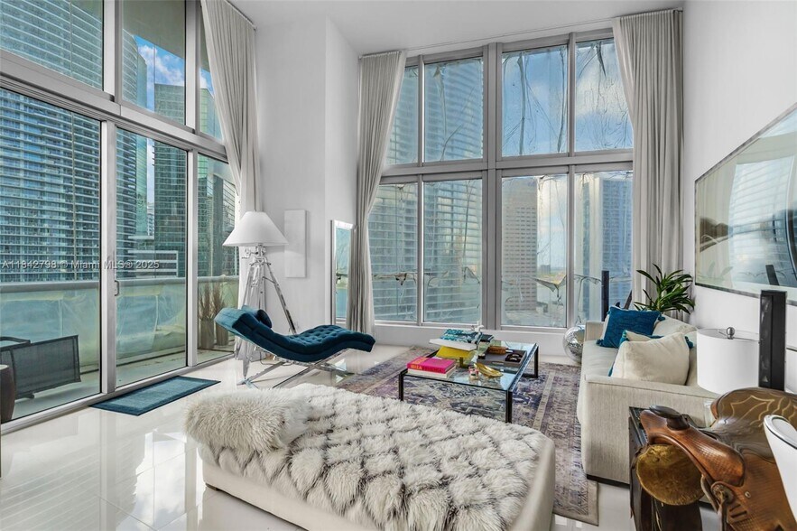 Building Photo - 465 Brickell Ave