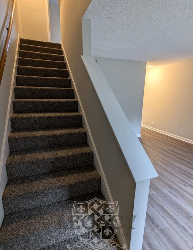 Building Photo - 813 Holder Ct