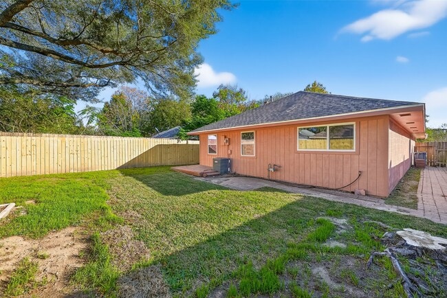 Building Photo - 16106 Barbarossa Dr