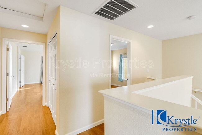 Building Photo - 664 Julmar Cir