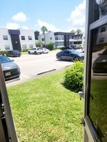 Building Photo - 831 Normandy R