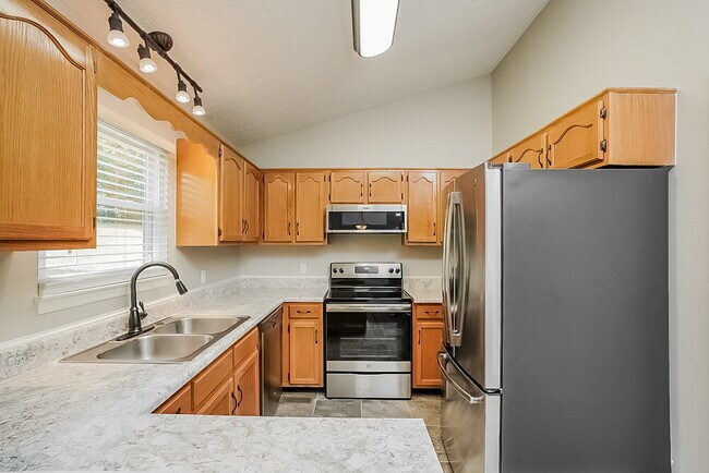 Building Photo - 1059 Cedar Creek Village Rd