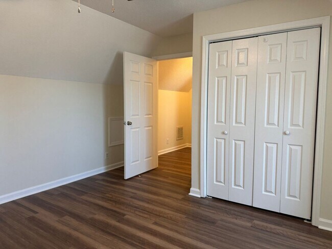 Building Photo - Cape Cod with 3 Bed/2 Bath with Basement!