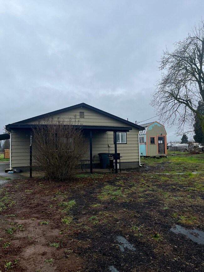 Building Photo - Fully Furnished 1-Bedroom Duplex.