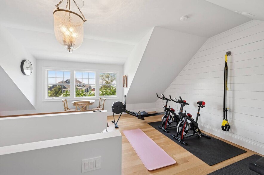 Building Photo - 32 W Neck Cir