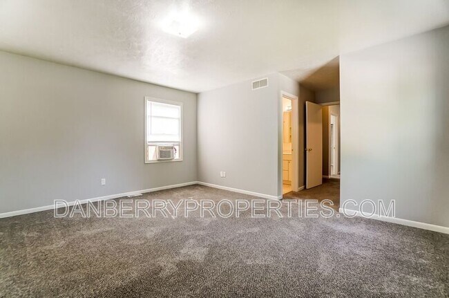 Building Photo - 1103 Searles Rd