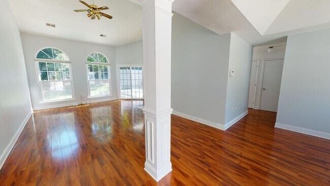 Building Photo - 9311 Clifton Meadow Dr