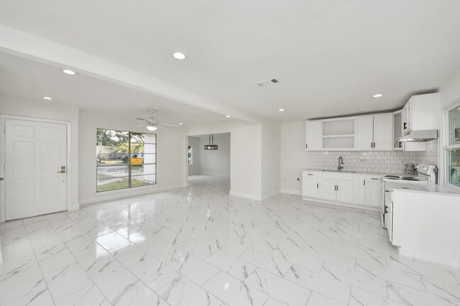 Building Photo - 2926 Knotty Oaks Trail