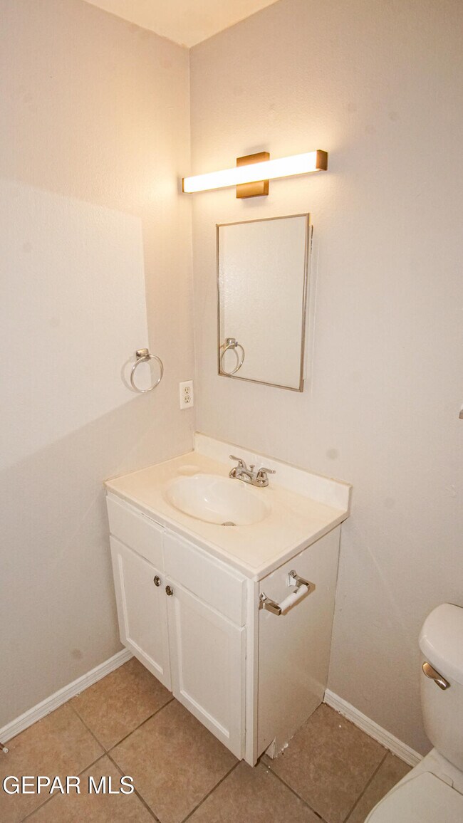 Building Photo - 11024 Sunshine Ct