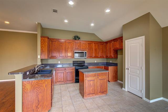Building Photo - 304 Vista Way Dr