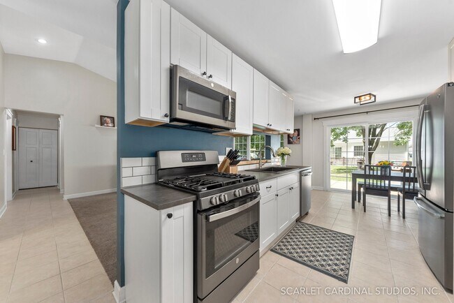Building Photo - 3120 Gresham Ln W