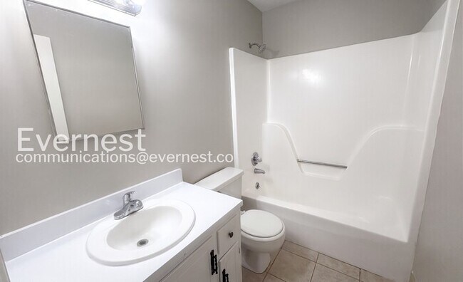 Building Photo - 3 Bed, 2 Bath Home with Deck and Off-Street Parking / Pet-friendly / Available Now!