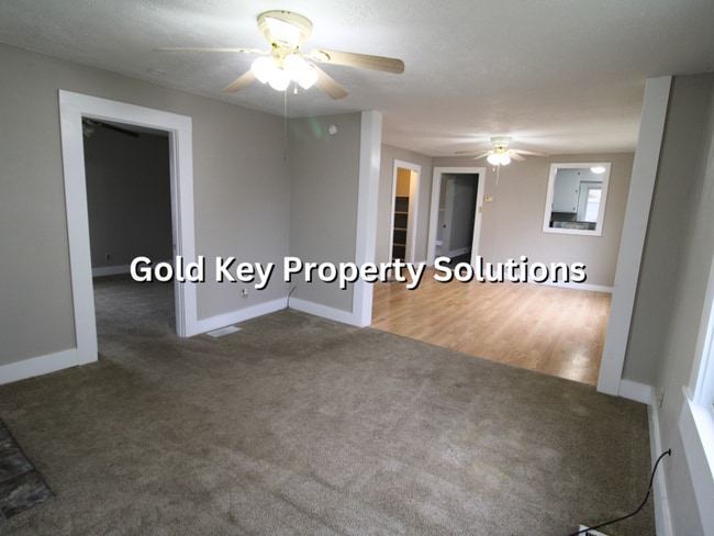 Building Photo - 4 BR 1.5 BA House with Central Air and Covered Porch (SECTION 8 APPROVED)