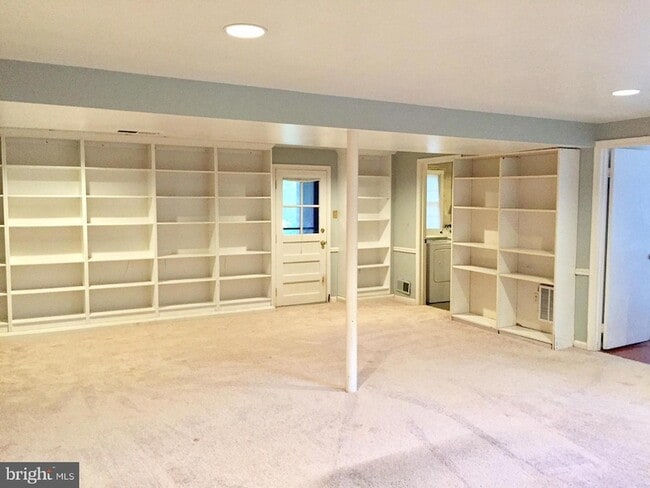 Building Photo - 7510 Cayuga Ave