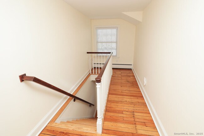 Building Photo - 792 Farmington Ave