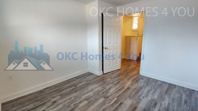 Building Photo - Charming 2 Bedroom near I-44 & May Ave.